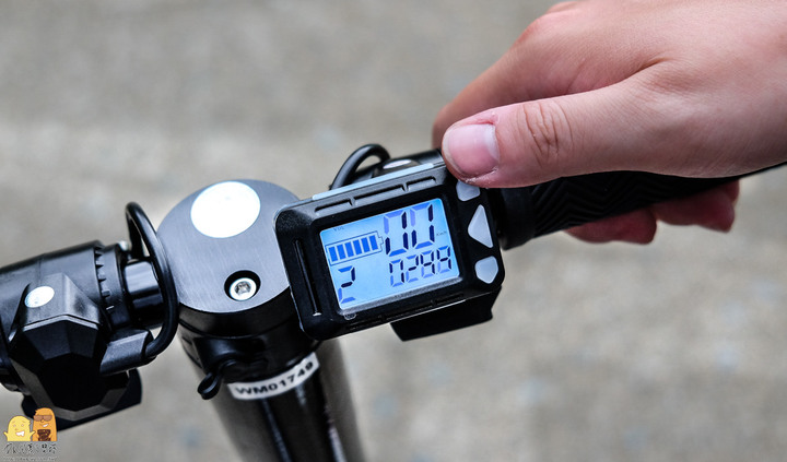 電動滑板車要怎買?購買七大重點報你知!Waymax-X6 碳纖維電動滑板車,購買首選必推它