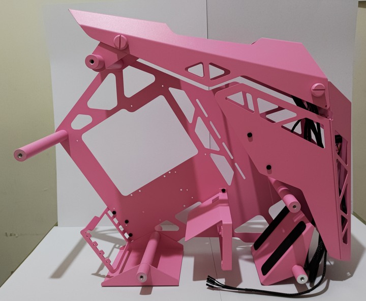 [開箱] 粉紅小獅 COUGAR CONQUER MINI PINK By 沁凱