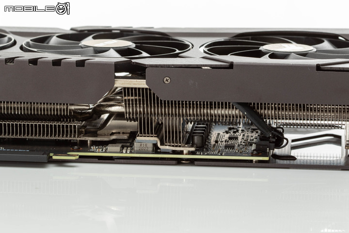 兩款首波市售 RTX 3090 顯卡實測 超頻表現與散熱設計誰優