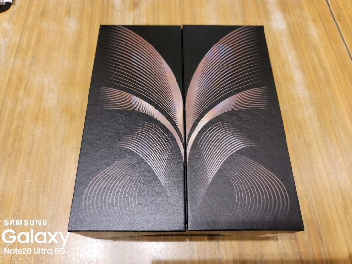 Galaxy Z Fold2 星霧金 取貨開箱分享囉！