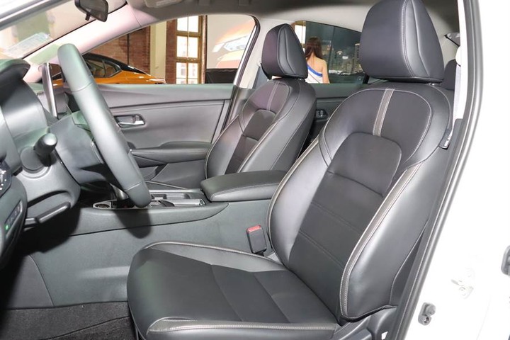 [細節圖爆多] 經銷商預售價 74.9 萬起、三種規格設定，全新 Nissan Sentra 1.6 華山 VIP 預賞會實拍