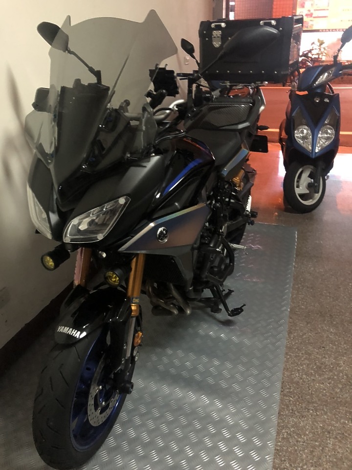 (更新)入手了一尾200多KG的黑蛇!!  /  請問二手 CB1000R 與 Tracer 900GT 的選擇