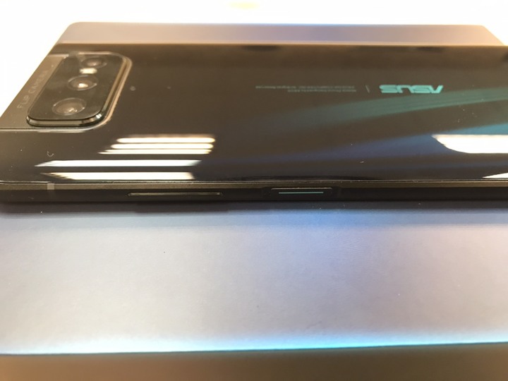 ZF7 Pro 宇曜黑 開箱(文長)