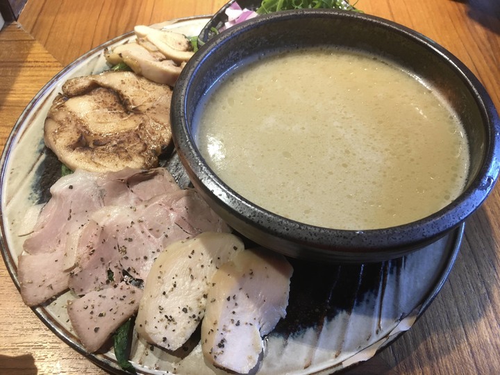 [食記] 隱家拉麵赤峰店，台灣台北，鮮美味甘真鯛魚沾麵！
