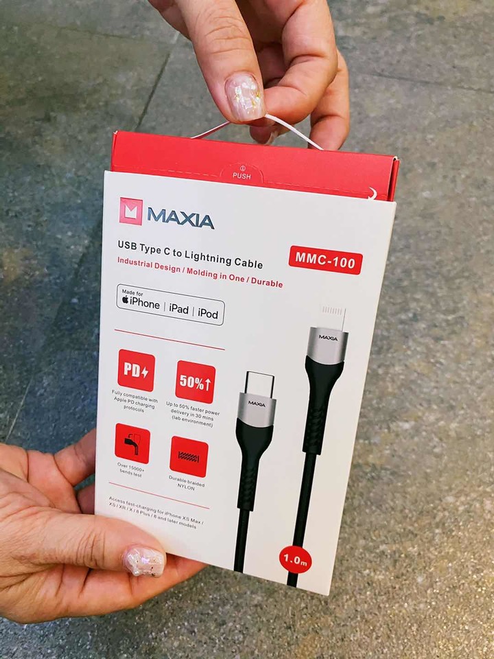MAXIA 10000mAh 快充行動電源~ 高顏值、高效能、滿滿電、外出不擔心!