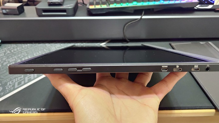 ROG Strix XG17AHPE專業可攜式電競顯示器(簡單開箱-圖文多)