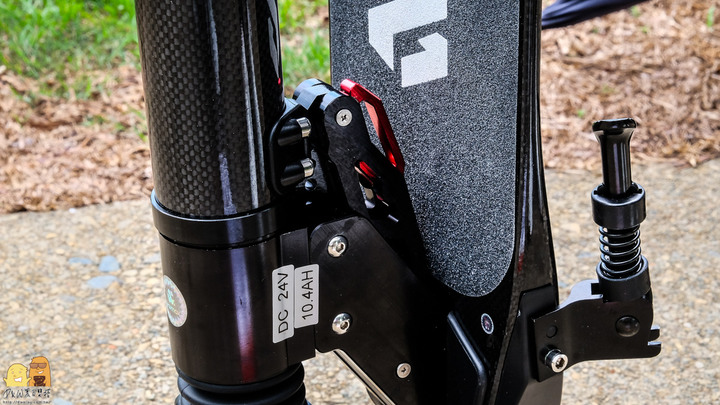 電動滑板車要怎買?購買七大重點報你知!Waymax-X6 碳纖維電動滑板車,購買首選必推它
