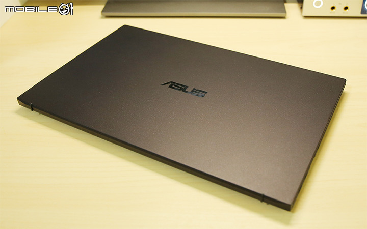 分享商用超羽量筆電 – 華碩ASUS ExpertBook B9450