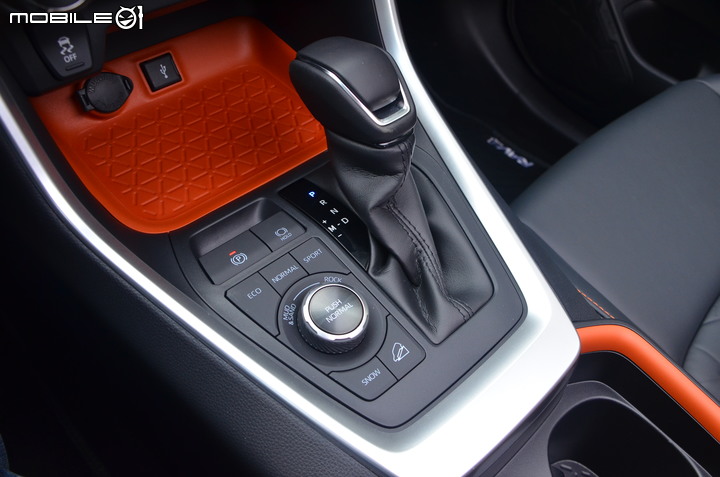 Toyota RAV4 2.0 Adventure 4WD 試駕,不安於都市、脫掉制服更有休旅風格!