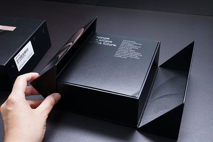 三星Galaxy Z Fold2試用/ 可以像書本一樣好好閱讀的手機