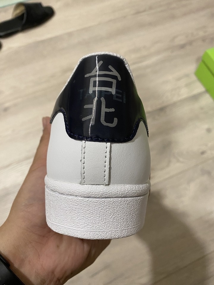 【新鮮人報到】使用動滋券購買Adidas SUPERSTAR TAIPEI 城市經典鞋 & Quad系列跑鞋