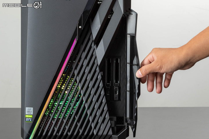ROG STRIX GT35 電競主機實測 寬版機體擴充性與散熱兼具