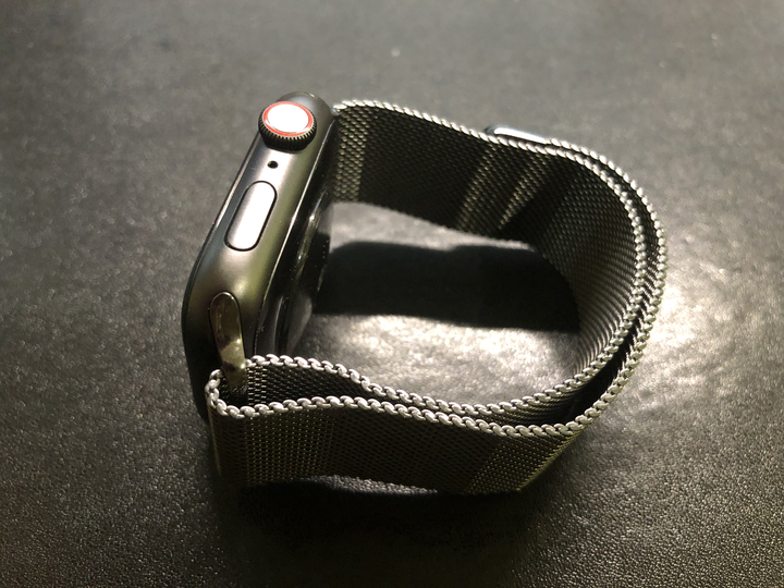 Apple Watch SE 44mm/LTE/米蘭黑 真香 (故事)