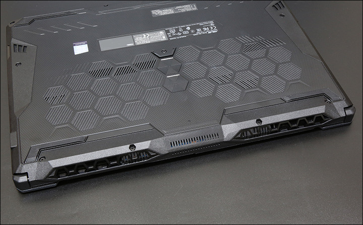 [神龍] TUF GAMING F15 FX506LI開箱一波