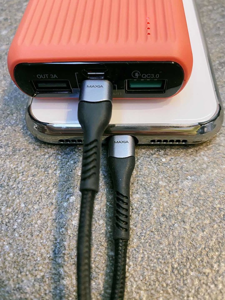 MAXIA 10000mAh 快充行動電源~ 高顏值、高效能、滿滿電、外出不擔心!