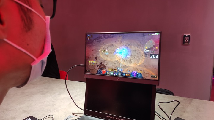 ROG Strix XG17AHPE專業可攜式電競顯示器(簡單開箱-圖文多)
