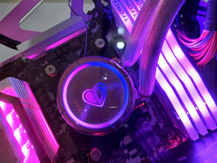 [開箱] 粉紅佳人 ID-COOLING PINKFLOW 240 一體式水冷散熱器 By 沁凱