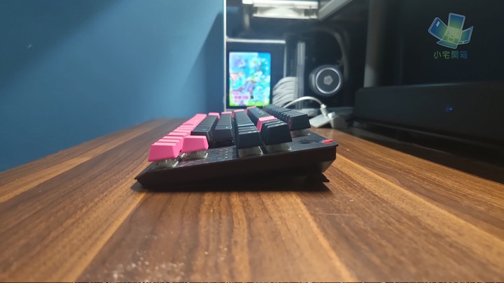 點我看大圖 【小宅開箱】ASUS ROG Strix Scope TKL Electro Punk 機械式電競鍵盤