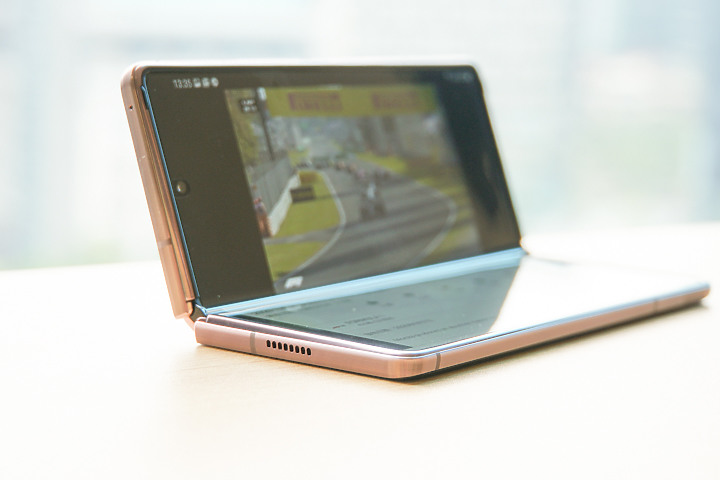 三星Galaxy Z Fold2試用/ 可以像書本一樣好好閱讀的手機