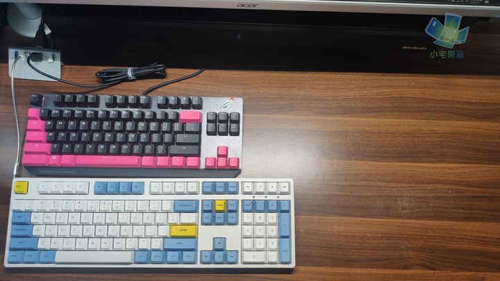 點我看大圖 【小宅開箱】ASUS ROG Strix Scope TKL Electro Punk 機械式電競鍵盤