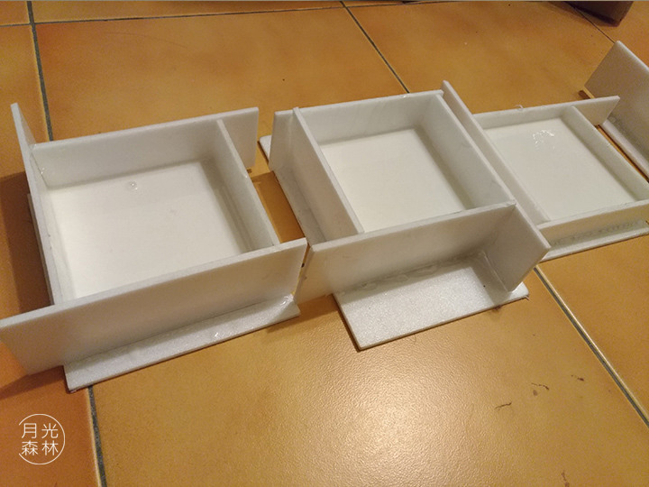 【創作】把深海寧靜的光影帶回家的發光實木茶几，家具與燈具的結合創作
