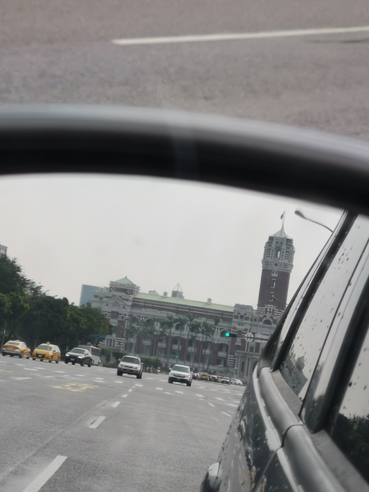 總統府的屋頂是什麼材質？
