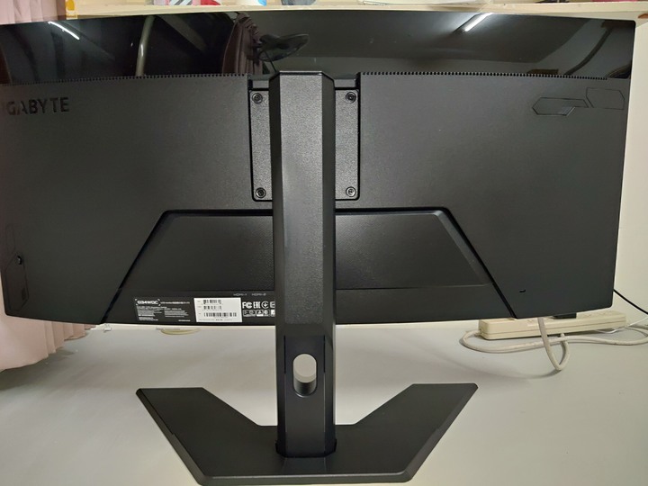 21:9 Ultrawide Monitor CP值首選-技嘉 G34WQC電競螢幕簡單開箱體驗心得