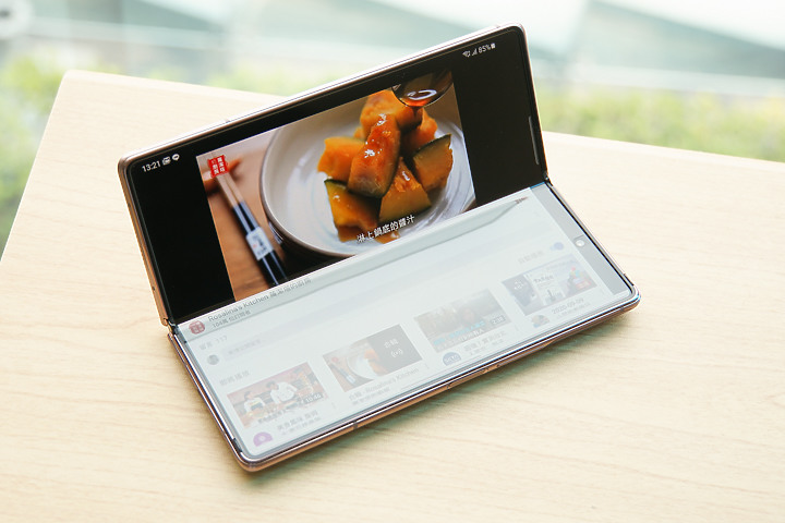 三星Galaxy Z Fold2試用/ 可以像書本一樣好好閱讀的手機