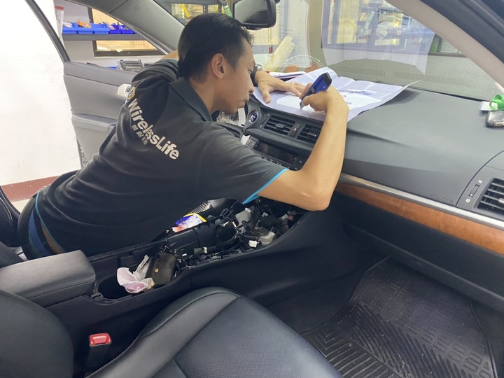 LEXUS CT200h 大螢幕車機+電子後視鏡心得分享