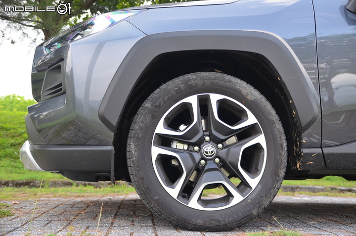 Toyota RAV4 2.0 Adventure 4WD 試駕,不安於都市、脫掉制服更有休旅風格!