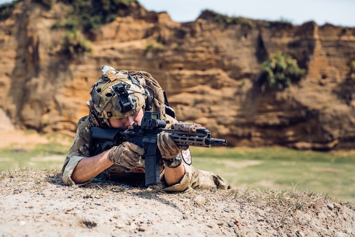 [情報] GHK 推出 URGI / MK16 GBBR 氣動空氣軟槍