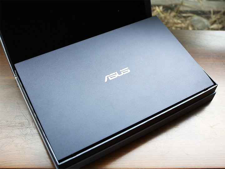 點我看大圖 ASUS ExpertBook B9450FA 14吋超輕商用筆電微開箱