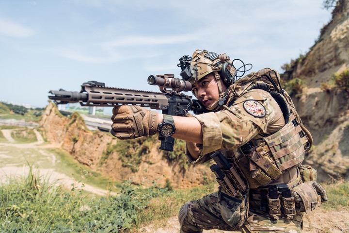 [情報] GHK 推出 URGI / MK16 GBBR 氣動空氣軟槍