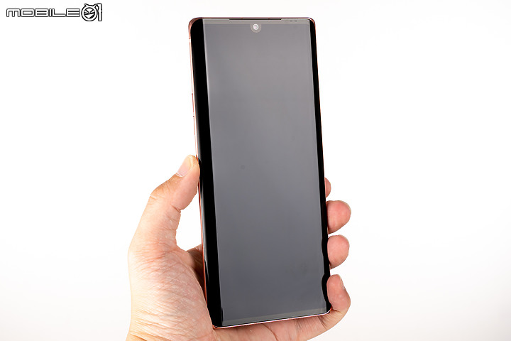 LG VELVET 不僅出眾外型、雙螢體驗同步下放!