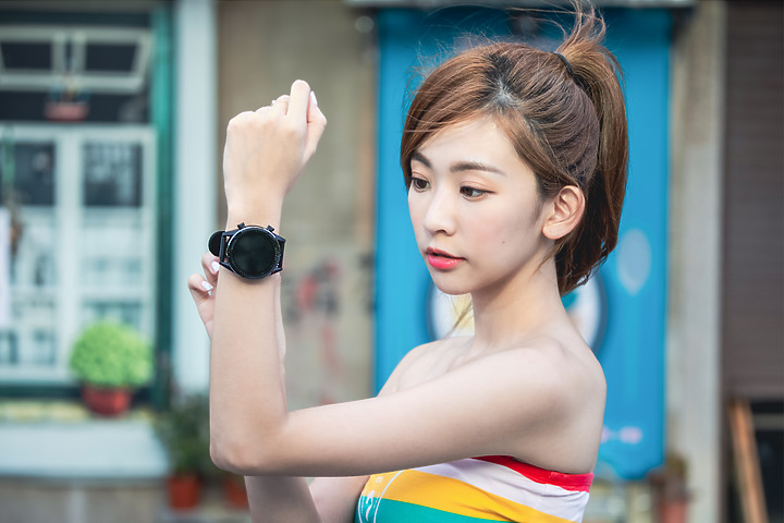MAD Gaze Watch智慧錶 隔空操作的科技巫師!