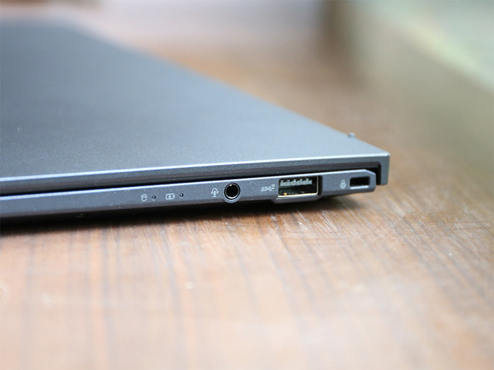 點我看大圖 ASUS ExpertBook B9450FA 14吋超輕商用筆電微開箱