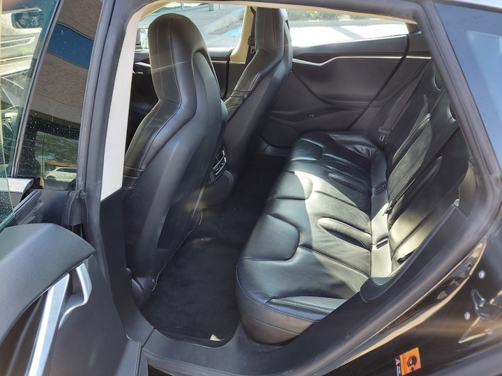 《Model S》64萬公里,原車雙馬達,40萬公里換電池組