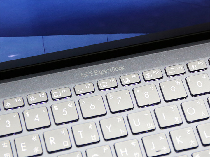 點我看大圖 ASUS ExpertBook B9450FA 14吋超輕商用筆電微開箱
