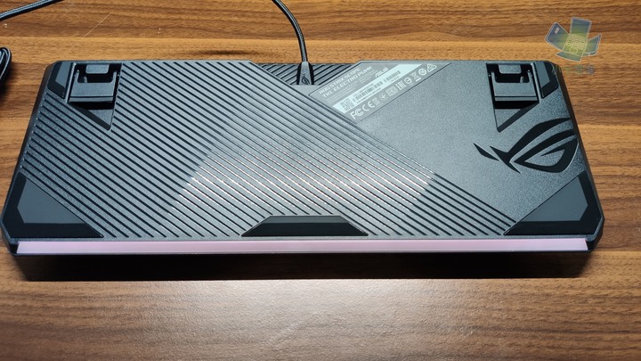 點我看大圖 【小宅開箱】ASUS ROG Strix Scope TKL Electro Punk 機械式電競鍵盤