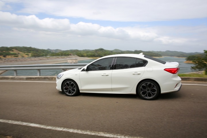 帥氣和慾望一次滿足,四門Focus ST-Line Lommel開箱