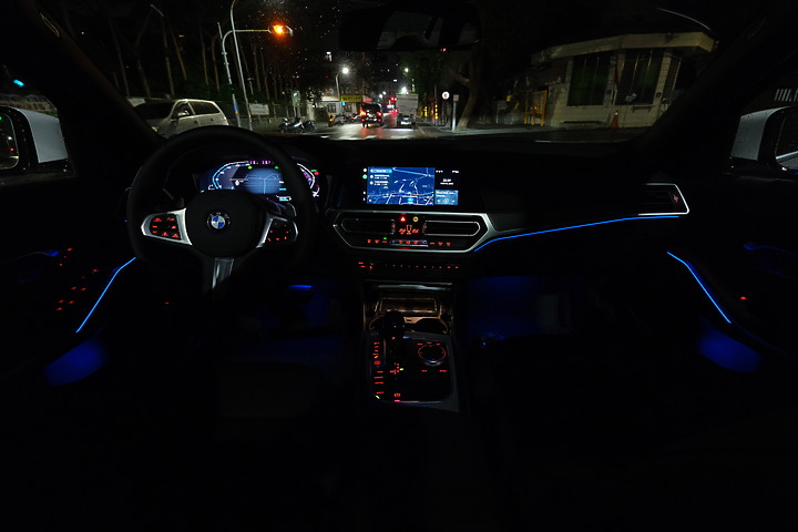320i touring 白色 開箱