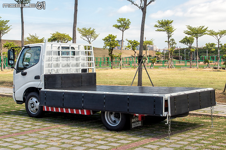 Hino 300 系列「Super 5」試駕 ｜ 大家都能開的5噸貨車！
