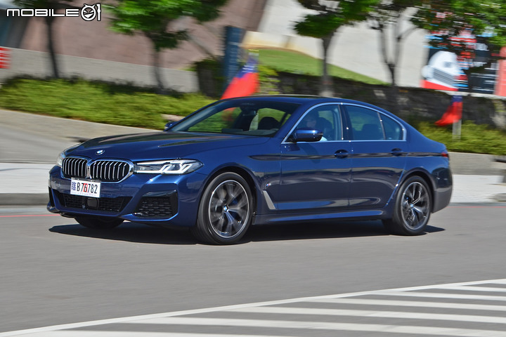 BMW 5系列小改款國內首試,集結科技、高質感與絕佳動態表現,令人傾心的豪華房車正應如此!