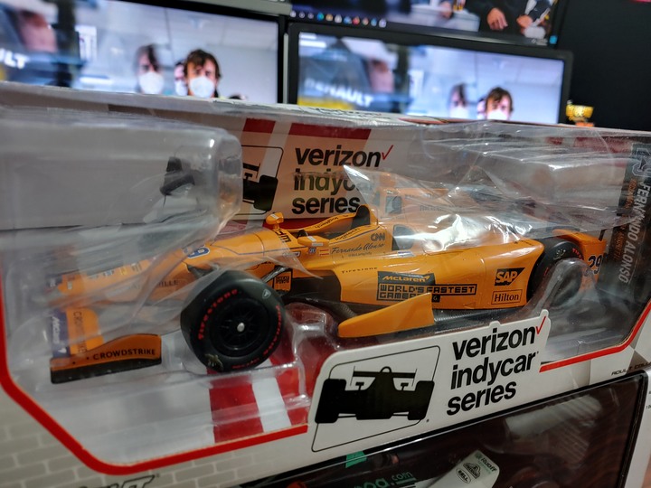 [開箱]1/18 MCLAREN HONDA ANDRETTI F.ALONSO #29 INDYCAR