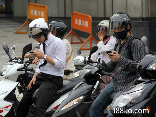 機車族|使用「手機架」,收到罰款3000元?!