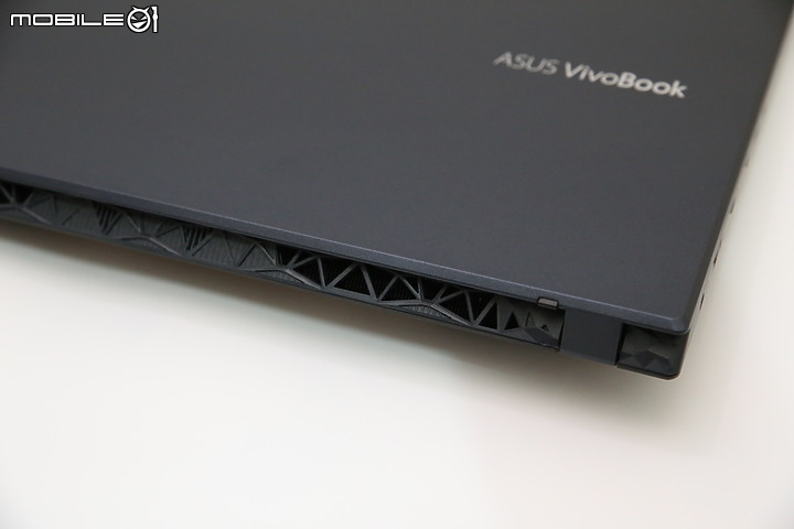 [哭伯講筆電] 外表看似文書骨子裡卻像極了電競 ASUS X571