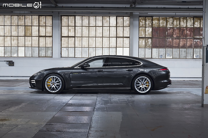 【海外新訊】Porsche 小改 Panamera 追加三車型,700ps「Turbo S E-Hybrid 」旗艦誕生!