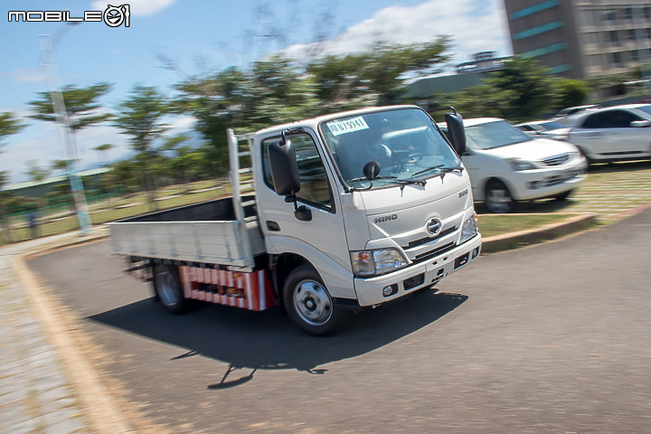 Hino 300 系列「Super 5」試駕 | 大家都能開的5噸貨車!