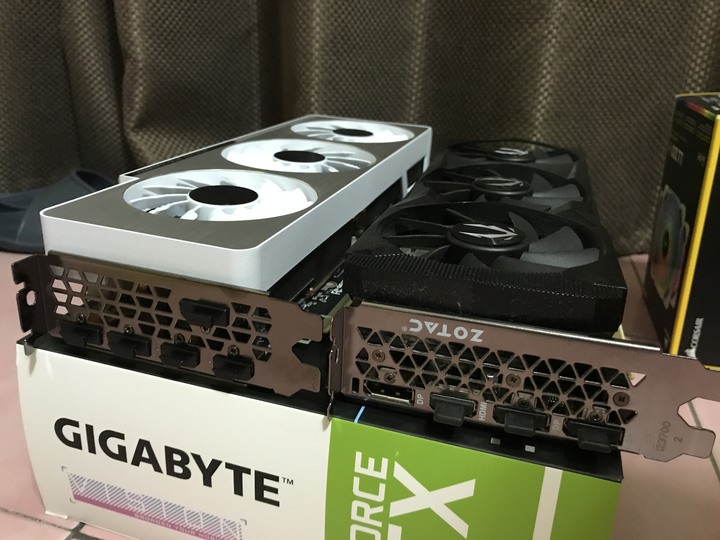 【純分享】開箱技嘉RTX3080 Vision搭配純白主機