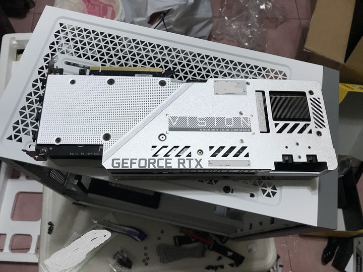 【純分享】開箱技嘉RTX3080 Vision搭配純白主機